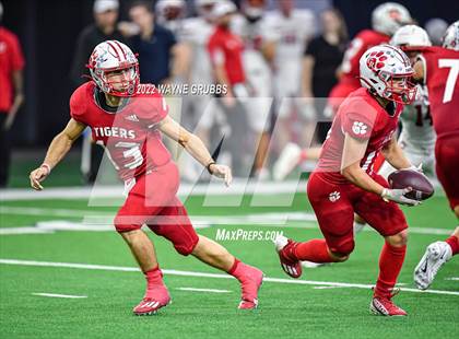 Thumbnail 2 in Glen Rose vs. Carthage (UIL 4A DII State Semifinal) photogallery.