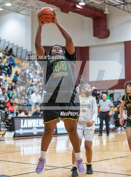 Thumbnail 1 in Warren Central vs. Indianapolis Crispus Attucks (IHSAA 4A sectional 10 semi-final playoff) photogallery.