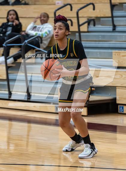 Thumbnail 1 in Warren Central vs. Indianapolis Crispus Attucks (IHSAA 4A sectional 10 semi-final playoff) photogallery.