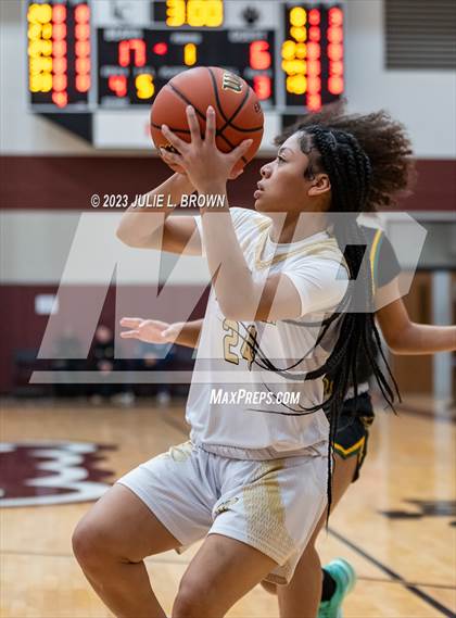 Thumbnail 1 in Warren Central vs. Indianapolis Crispus Attucks (IHSAA 4A sectional 10 semi-final playoff) photogallery.
