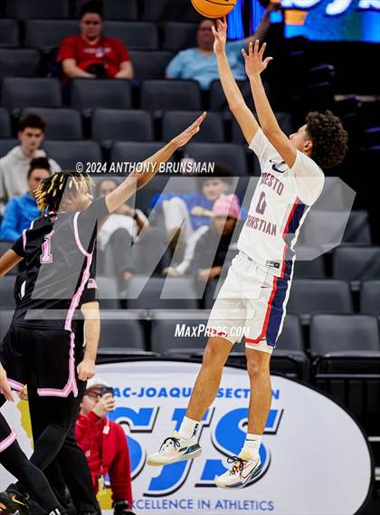 Thumbnail 3 in Lincoln vs. Modesto Christian (CIF SJS D1 Final) photogallery.