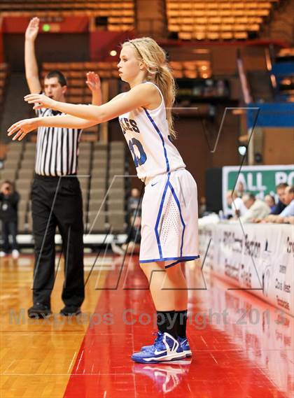 Thumbnail 3 in Immanuel vs. Kings Christian (CIF CS D5 Final) photogallery.
