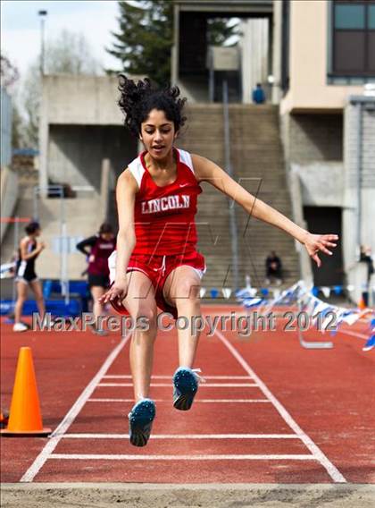 Thumbnail 3 in Lake Oswego Invitational (Girls Field Events) photogallery.