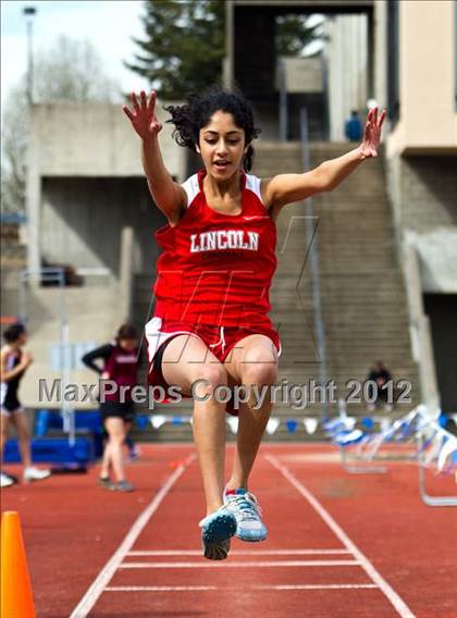 Thumbnail 2 in Lake Oswego Invitational (Girls Field Events) photogallery.