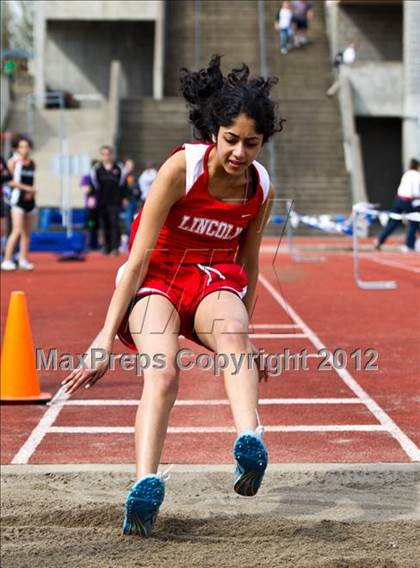 Thumbnail 1 in Lake Oswego Invitational (Girls Field Events) photogallery.