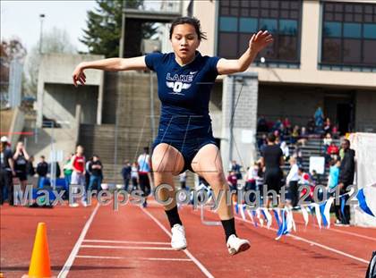 Thumbnail 1 in Lake Oswego Invitational (Girls Field Events) photogallery.