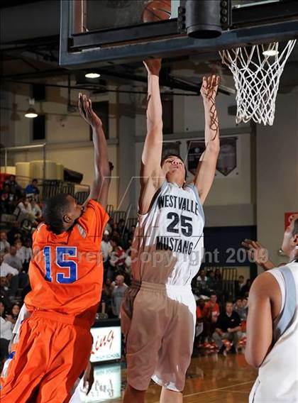 Thumbnail 3 in West Valley vs. Bishop Gorman (MLK Inland Invitational) photogallery.