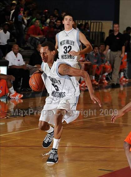 Thumbnail 1 in West Valley vs. Bishop Gorman (MLK Inland Invitational) photogallery.