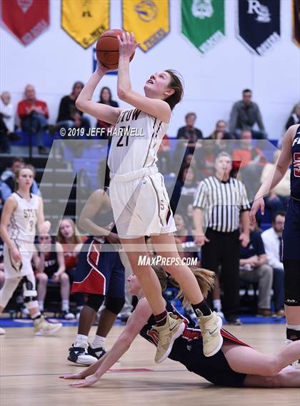 Thumbnail 2 in Austintown-Fitch vs. Stow-Munroe Falls (OHSAA Division 1 District Semifinal) photogallery.