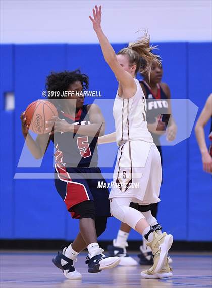 Thumbnail 1 in Austintown-Fitch vs. Stow-Munroe Falls (OHSAA Division 1 District Semifinal) photogallery.