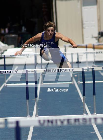 Thumbnail 2 in University Bulldog Invitational photogallery.