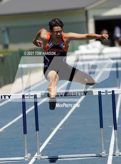 Thumbnail 2 in University Bulldog Invitational photogallery.