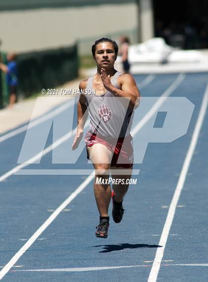 Thumbnail 3 in University Bulldog Invitational photogallery.
