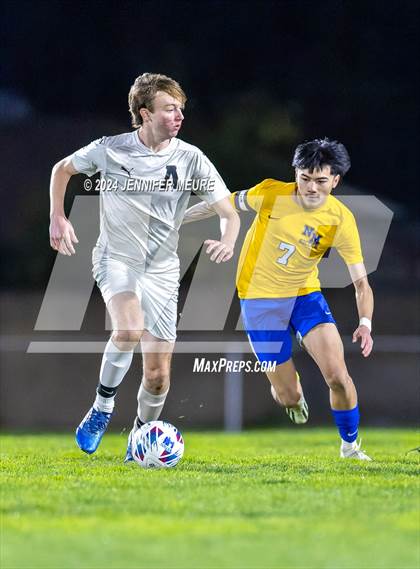 Thumbnail 3 in Newark Memorial vs. Alameda photogallery.