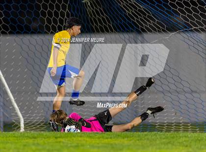 Thumbnail 1 in Newark Memorial vs. Alameda photogallery.
