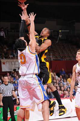 Thumbnail 2 in Bishop Montgomery vs. Santa Margarita (CIF SoCal Regional D3 Final) photogallery.