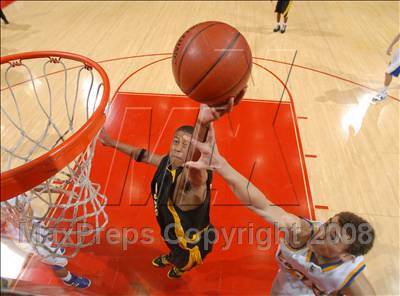 Thumbnail 1 in Bishop Montgomery vs. Santa Margarita (CIF SoCal Regional D3 Final) photogallery.