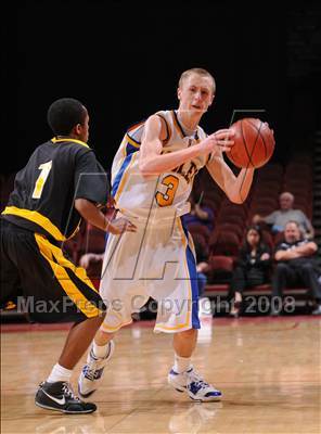 Thumbnail 1 in Bishop Montgomery vs. Santa Margarita (CIF SoCal Regional D3 Final) photogallery.