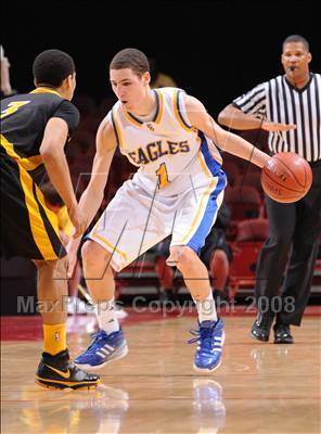 Thumbnail 3 in Bishop Montgomery vs. Santa Margarita (CIF SoCal Regional D3 Final) photogallery.