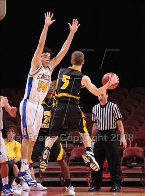 Thumbnail 3 in Bishop Montgomery vs. Santa Margarita (CIF SoCal Regional D3 Final) photogallery.