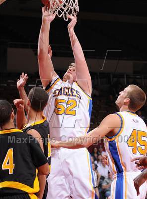 Thumbnail 3 in Bishop Montgomery vs. Santa Margarita (CIF SoCal Regional D3 Final) photogallery.