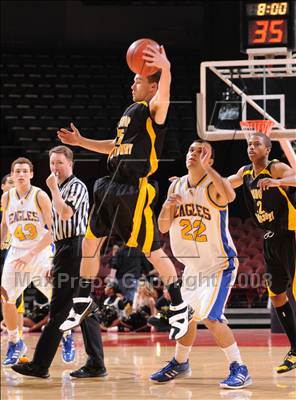 Thumbnail 2 in Bishop Montgomery vs. Santa Margarita (CIF SoCal Regional D3 Final) photogallery.