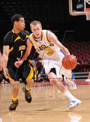 Thumbnail 2 in Bishop Montgomery vs. Santa Margarita (CIF SoCal Regional D3 Final) photogallery.