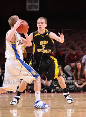 Thumbnail 2 in Bishop Montgomery vs. Santa Margarita (CIF SoCal Regional D3 Final) photogallery.