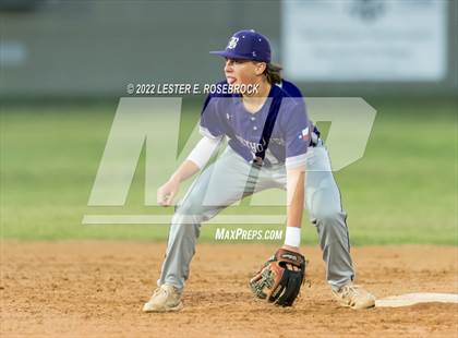 Thumbnail 3 in Boerne vs. Gonzales (UIL 4A Bi-District Playoff Game #1) photogallery.