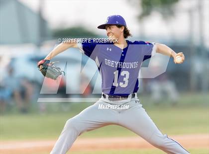 Thumbnail 3 in Boerne vs. Gonzales (UIL 4A Bi-District Playoff Game #1) photogallery.