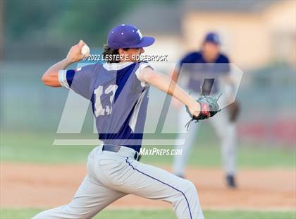 Thumbnail 2 in Boerne vs. Gonzales (UIL 4A Bi-District Playoff Game #1) photogallery.