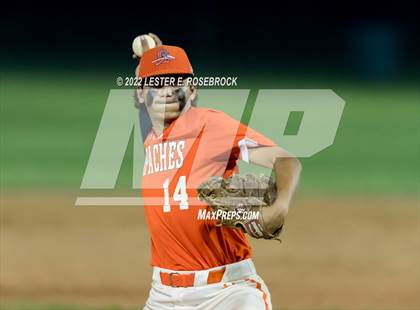 Thumbnail 3 in Boerne vs. Gonzales (UIL 4A Bi-District Playoff Game #1) photogallery.