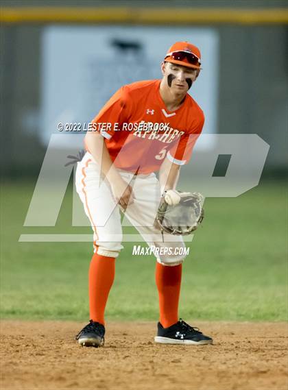 Thumbnail 2 in Boerne vs. Gonzales (UIL 4A Bi-District Playoff Game #1) photogallery.