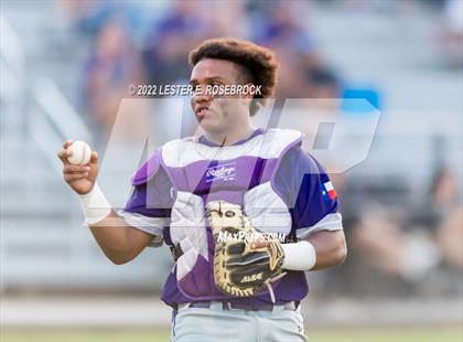 Thumbnail 3 in Boerne vs. Gonzales (UIL 4A Bi-District Playoff Game #1) photogallery.