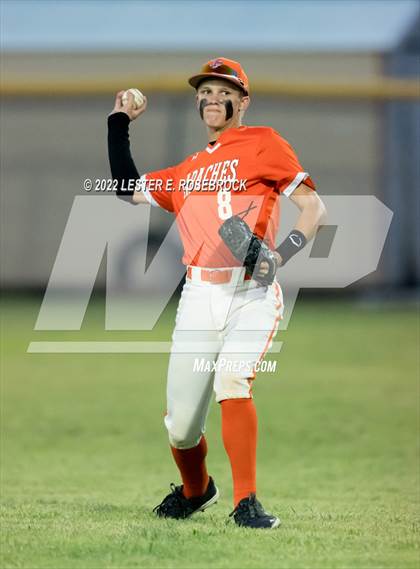 Thumbnail 3 in Boerne vs. Gonzales (UIL 4A Bi-District Playoff Game #1) photogallery.