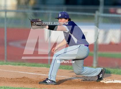 Thumbnail 2 in Boerne vs. Gonzales (UIL 4A Bi-District Playoff Game #1) photogallery.
