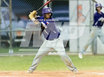 Thumbnail 3 in Boerne vs. Gonzales (UIL 4A Bi-District Playoff Game #1) photogallery.