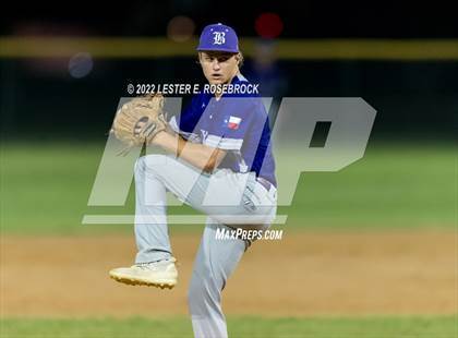 Thumbnail 3 in Boerne vs. Gonzales (UIL 4A Bi-District Playoff Game #1) photogallery.