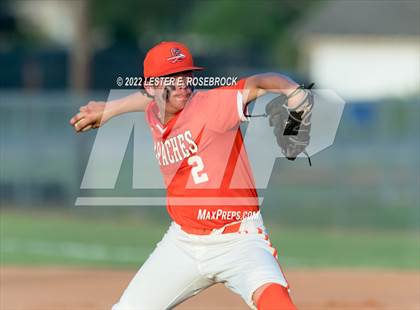 Thumbnail 2 in Boerne vs. Gonzales (UIL 4A Bi-District Playoff Game #1) photogallery.