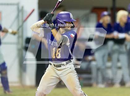 Thumbnail 1 in Boerne vs. Gonzales (UIL 4A Bi-District Playoff Game #1) photogallery.