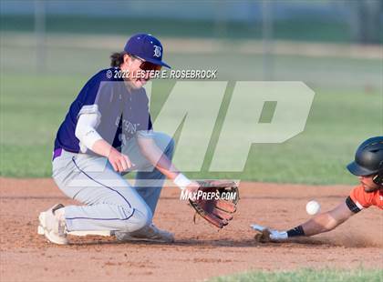 Thumbnail 2 in Boerne vs. Gonzales (UIL 4A Bi-District Playoff Game #1) photogallery.