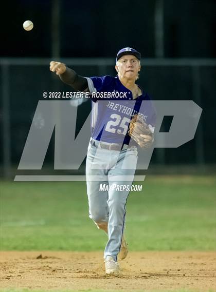 Thumbnail 2 in Boerne vs. Gonzales (UIL 4A Bi-District Playoff Game #1) photogallery.