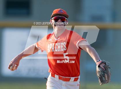Thumbnail 3 in Boerne vs. Gonzales (UIL 4A Bi-District Playoff Game #1) photogallery.