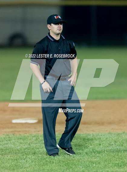 Thumbnail 3 in Boerne vs. Gonzales (UIL 4A Bi-District Playoff Game #1) photogallery.