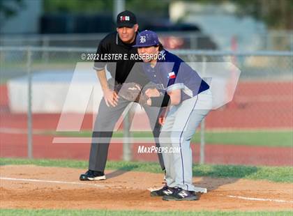 Thumbnail 3 in Boerne vs. Gonzales (UIL 4A Bi-District Playoff Game #1) photogallery.