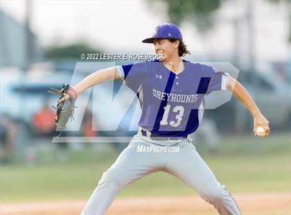 Thumbnail 2 in Boerne vs. Gonzales (UIL 4A Bi-District Playoff Game #1) photogallery.
