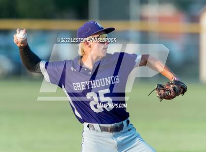 Thumbnail 1 in Boerne vs. Gonzales (UIL 4A Bi-District Playoff Game #1) photogallery.