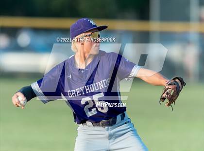 Thumbnail 3 in Boerne vs. Gonzales (UIL 4A Bi-District Playoff Game #1) photogallery.