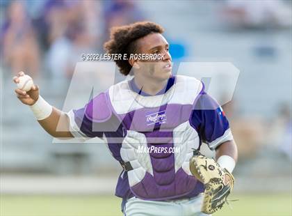 Thumbnail 3 in Boerne vs. Gonzales (UIL 4A Bi-District Playoff Game #1) photogallery.