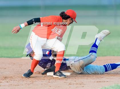 Thumbnail 2 in Boerne vs. Gonzales (UIL 4A Bi-District Playoff Game #1) photogallery.